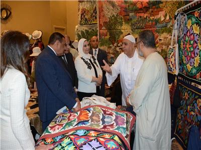 وزيرا التنمية المحلية والتضامن يفتتحان معرض «أيادي مصر» للحرف اليدوية