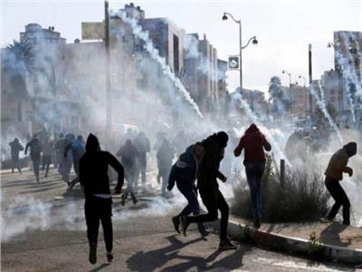 فلسطين: إصابات بالرصاص الحي والغاز خلال مواجهات مع قوات الاحتلال الإسرائيلي شمال الخليل