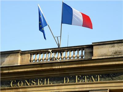 القضاء الفرنسي يؤيّد قرار الحكومة حظر العباءة في المدارس الرسمية