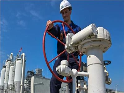 أسعار عقود الغاز الطبيعي الأوروبية تقفز 11% بسبب إضراب Chevron