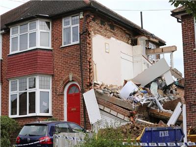 صحفي بريطاني يكشف سبب أزمة المباني المتضررة: ليست لدينا الأموال لإصلاحها