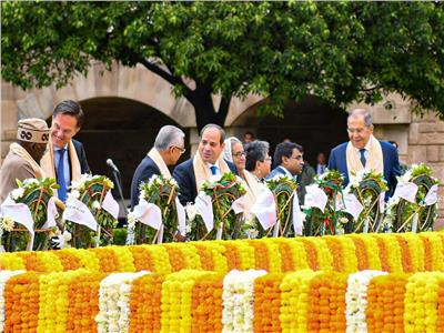 الرئيس السيسي يضع إكليل من الزهور على النصب التذكاري للمهاتما غاندي | صور وفيديو