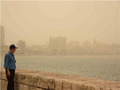 «دانيال» مستمرة.. عاصفة ترابية تضرب سواحل الإسكندرية لليوم الثاني