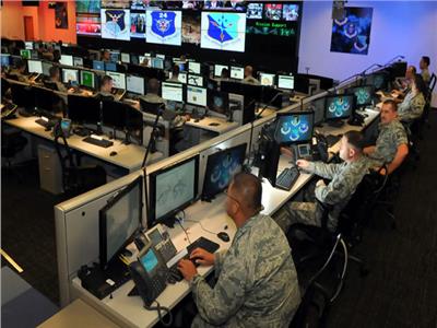 فريق الحرب الإلكترونية الأمريكي يجري «مطاردة دفاعية» بالقرب من روسيا