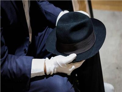 26 سبتمبر.. قبعة مايكل جاكسون للبيع في مزاد علني بفرنسا