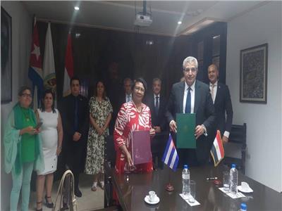 أمين المجلس الأعلى للجامعات يوقع على «اتفاق إطاري» مع «هافانا الكوبية»