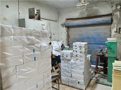 ضبط 7500 نسخة كتب مختلفة داخل ورشة تجليد بدون تفويض بالقاهرة