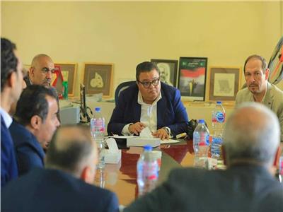 خالد جلال يعقد اجتماعا مع مديري فرق «بيت المسرح» لمناقشة خطة 2024