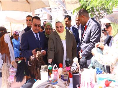 القباج والشريف يفتتحان معرض «فيمي هيلث بازار» للمنتجات اليدوية بالإسكندرية