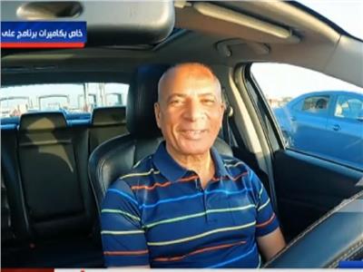 الحياة آمنة تماما.. أحمد موسي يتجول بسيارته في بئر العبد بسيناء