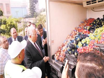 «الزراعة» تطلق أكبر قافلة سلع غذائية وخدمات بيطرية إلى شمال سيناء