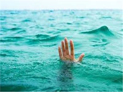 أب يضحي بحياته لإنقاذ ابنه من الغرق