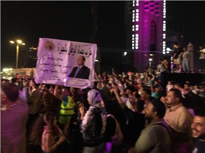 أهالي الجيزة يرقصون علي أنغام الموسيقى بعد إعلان الرئيس ترشحه للرئاسة
