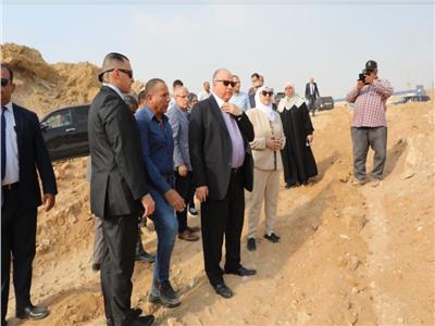 محافظ القاهرة يتفقد أعمال التطوير الجارية بحي المقطم