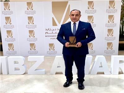 وزير التعليم يهنئ أحمد علوان صاحب المركز الـ 2 في جائزة «محمد بن زايد لأفضل معلم»