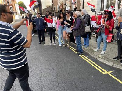 الجالية المصرية في لندن تنظم وقفة أمام السفارة احتفالاً بنصر أكتوبر
