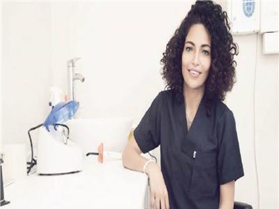 بالصور| إسراء السيد البابلي أول طبيبة أسنان مصرية فاقدة لحاسة السمع