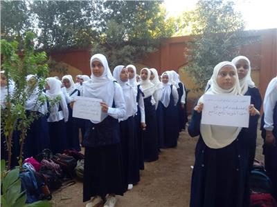 وقفة تضامنية لطلاب معاهد منطقة أسوان الأزهرية تعاطفاً مع الشعب الفلسطيني 