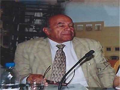 وفاة الناقد والمفكر محمد زكريا عنانى عن عمر ناهر 87 عاما