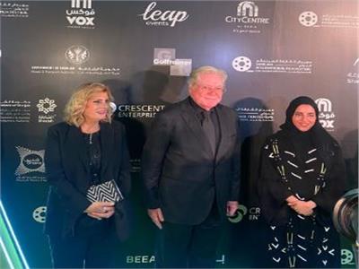 وصول حسين فهمي لمهرجان الشارقة السينمائي الدولي