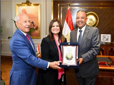 وزيرة الهجرة تلتقي نائب رئيس جمعية الصداقة الهولندية المصرية 