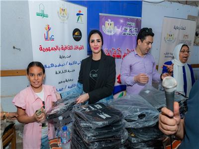 «مصر أكتوبر» ينظم يومًا ترفيهيًا واحتفالية لأطفال عزبة البرج بدمياط 