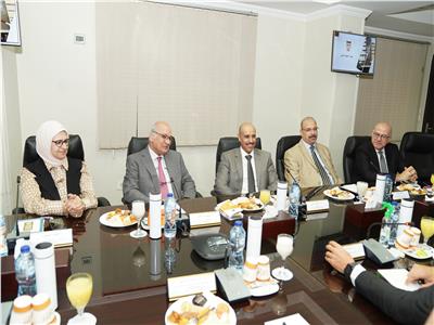 أشرف العربي يستقبل المدير العام  لمعهد التخطيط بالكويت لبحث التعاون المشترك