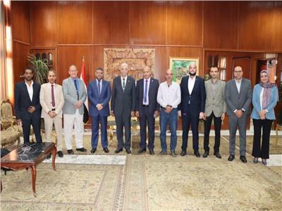 رئيس جامعة المنوفية يلتقي وفد وزارة المالية  
