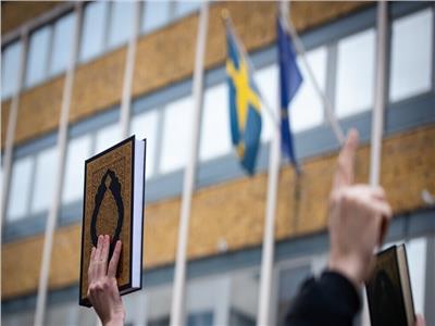 السويد ترحل المهاجر العراقي الذي حرق القرآن وتمنعه من دخول البلاد