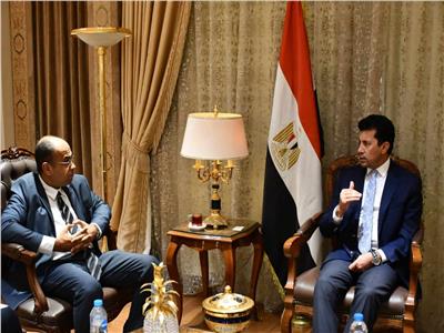 وزير الشباب والرياضة يلتقي السفير المصري الجديد في بيرو