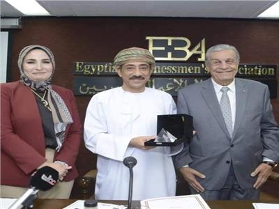 «جمعية رجال الأعمال» تبحث مع سفير عمان التعاون بالمشروعات الصغيرة والمتوسطة