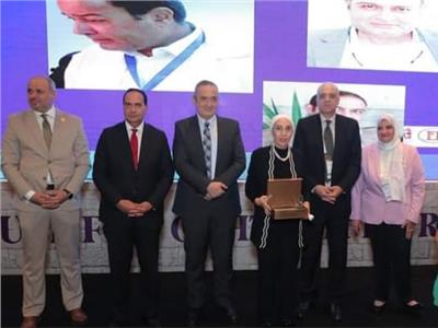 المستشفيات التعليمية تناقش مستحدثات جراحة العيون بمؤتمر معهد الأبحاث الرمدية