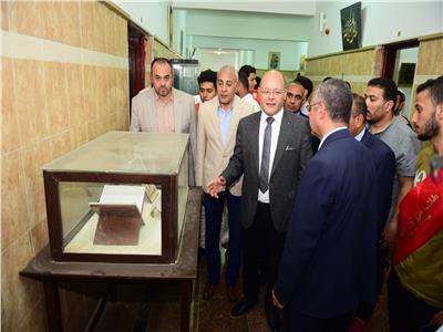 رئيس جامعة سوهاج يشهد 50 مشروع تخرج لطلاب «الآثار الإسلامية والقبطية»