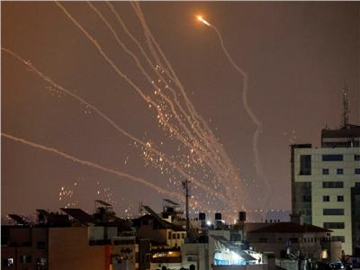 صواريخ المقاومة الفلسطينية تقصف تل أبيب