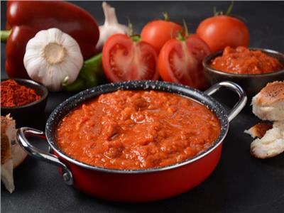 «لست البيت».. طريقة تحضير صلصة الطماطم بالفلفل الأحمر بسهولة 