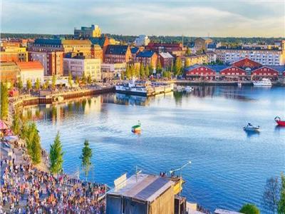 مدينة سويدية تحث سكانها على تبادل التحية والابتعاد عن الانطوائية