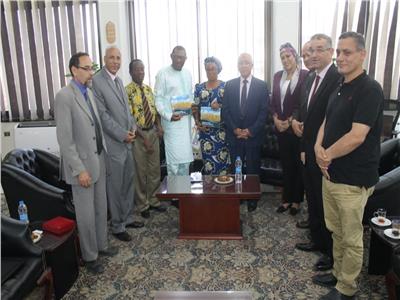 نائب وزير الزراعة وسفير سيراليون يزوران مركز البحوث الزراعية 