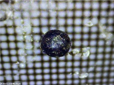 حقيقة الكرات المعدنية الغامضة المكتشفة في قاع المحيط الهادئ