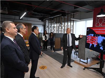  رئيس الوزراء يتفقد مركز مصر للتكنولوجيا والابتكار التابع لشركة "بي دبليو سي"