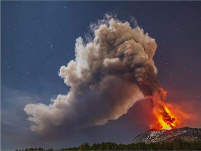 ثوران بركان في المكسيك وإطلاق أعمدة دخان بارتفاع 6 كليومترات