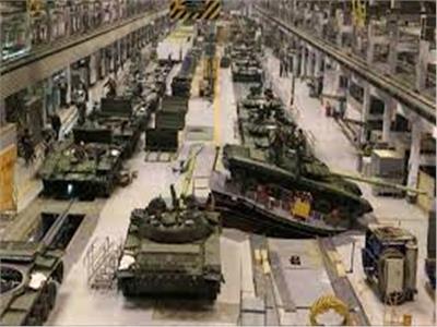 خبراء روس يختبرون مركبات جديدة تم تطويرها لنقل الدبابات والمدرعات