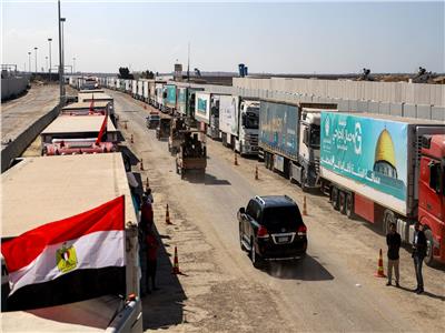 ١٤٣ شاحنة تدخل معبر رفح متجهة إلى قطاع غزة 