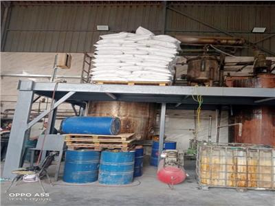 ضبط 3 أطنان مواد خام مجهولة المصدر بمصنع بتروكيماويات في وادي النطرون