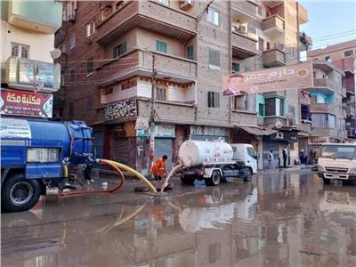 السيطرة على كسر في خط المياة الرئيسى بمدينة طوخ بالقليوبية 