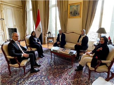 وزيرة الهجرة تجتمع مع نخبة من رجال الأعمال والمستثمرين المصريين في فرنسا 