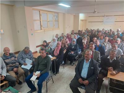 مدير عام تعليم نجع حمادي يعقد اجتماعا بمديري المدارس المتخذة مقارًا انتخابية