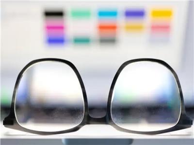 نوع من النظارات يعالج مرض العين الدرقية