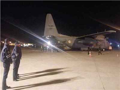تونس.. وصول طائرة عسكرية على متنها مصابين فلسطينيين
