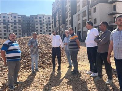 وزير الإسكان يتابع معدلات تنمية مدينة ملوي الجديدة على مساحة 19 ألف فدان