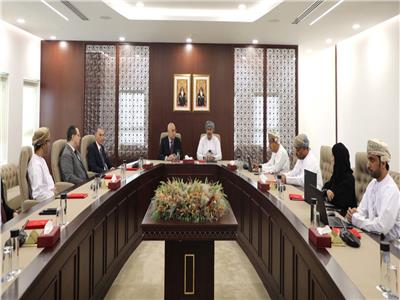 وزير الإسكان يلتقى رئيس «المناطق الاقتصادية العماني» لبحث التعاون المشترك